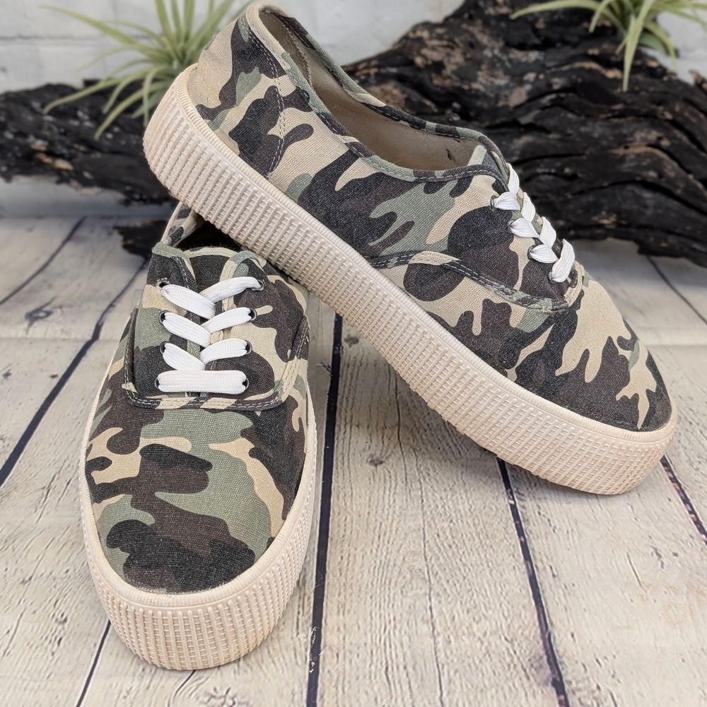 Steve Madden Cool Planet Stream Green Camo Platform Lace-up Sneakers